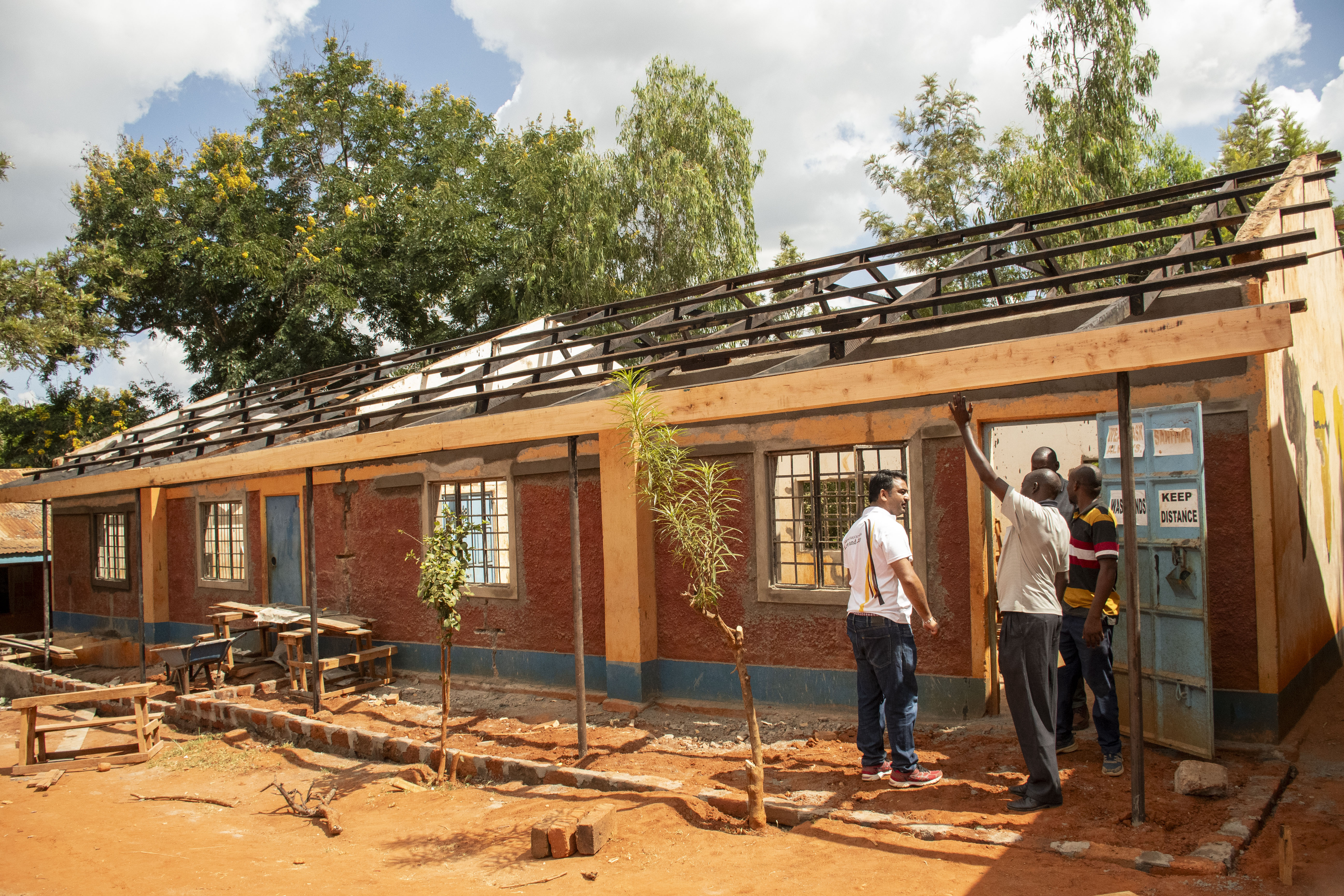 Aid in the renovation of a school
