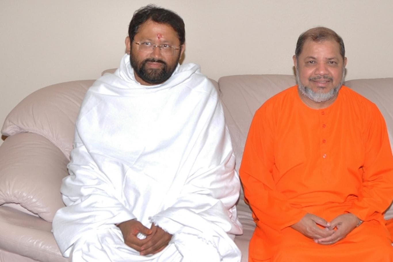 Pujya Gurudevshri Rakeshji with Swami Tejomayananda