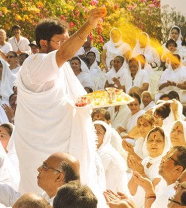 Pujya Gurudevshri giving prasad during Panchdiksha initiation