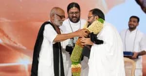 Morari Bapu pays tribute to Pujya Gurudevshri Rakeshji at His 60th birth anniversary celebration