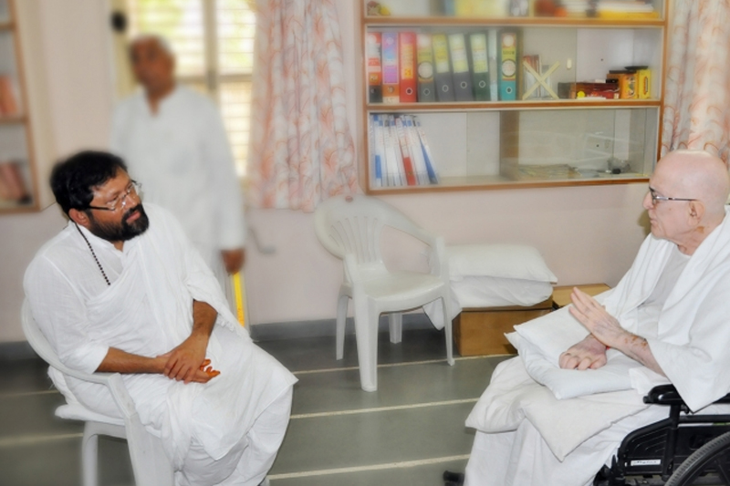 Pujya Gurudevshri Rakeshji with Pujyashri Atmanandji
