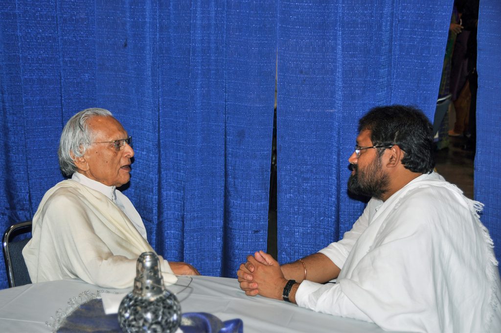Pujya Gurudevshri Rakeshji with Pujyashri Chitrabhanuji