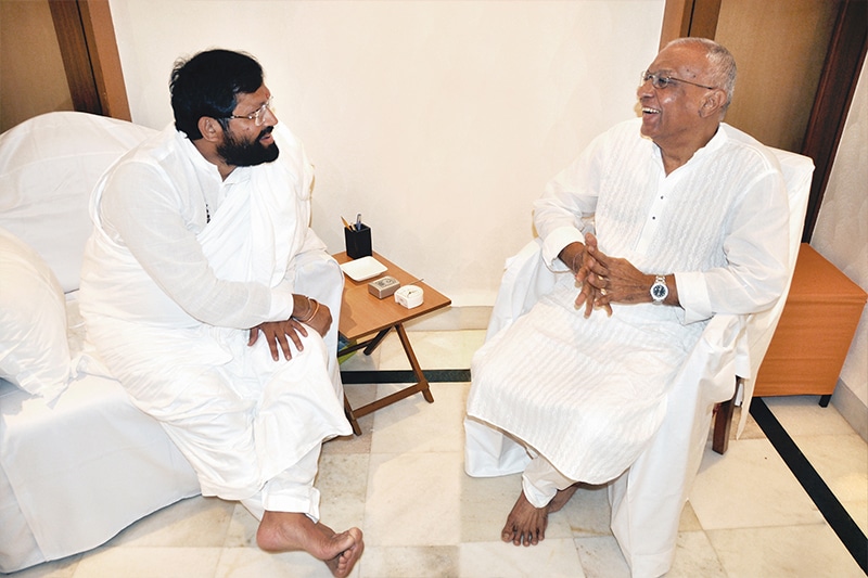 Pujya Gurudevshri Rakeshji with Pujyashri Nalinbhai Kothari