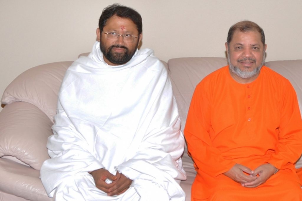 Pujya Gurudevshri Rakeshji with Swami Tejomayananda
