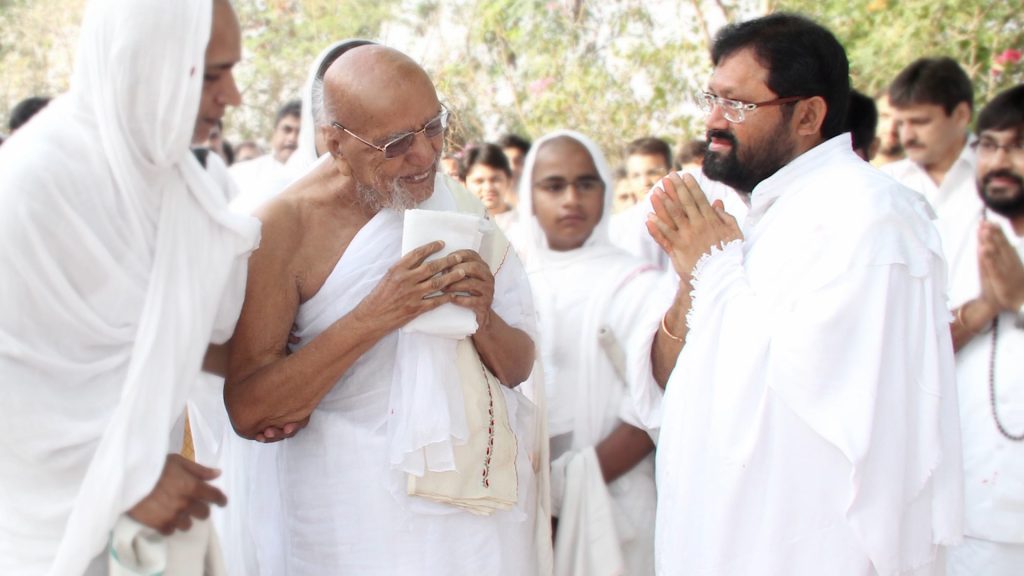 Pujya Gurudevshri Rakeshji with Param Pujya Tapagacchadhipati Acharyashri Vijaypremsurishwarji Maharajsaheb