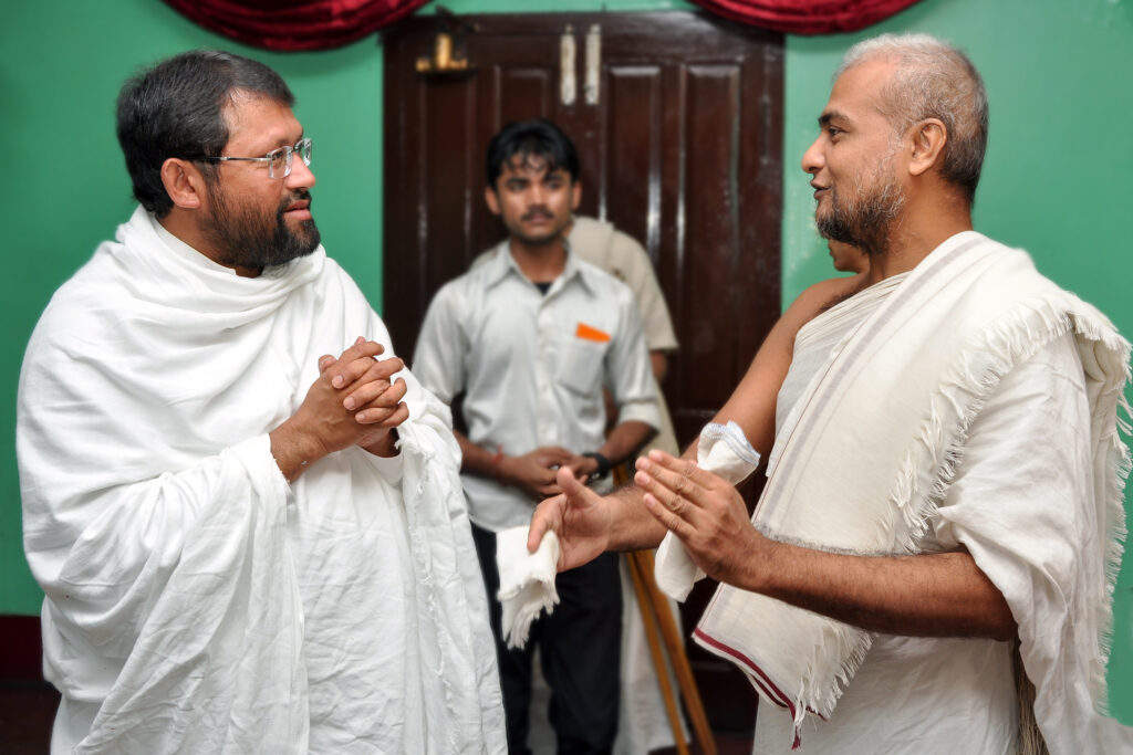 Pujya Gurudevshri Rakeshji with Pujya Naypadmasagarji Maharajsaheb